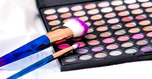 15 Ways to Get Free Makeup Samples - DealTrunk